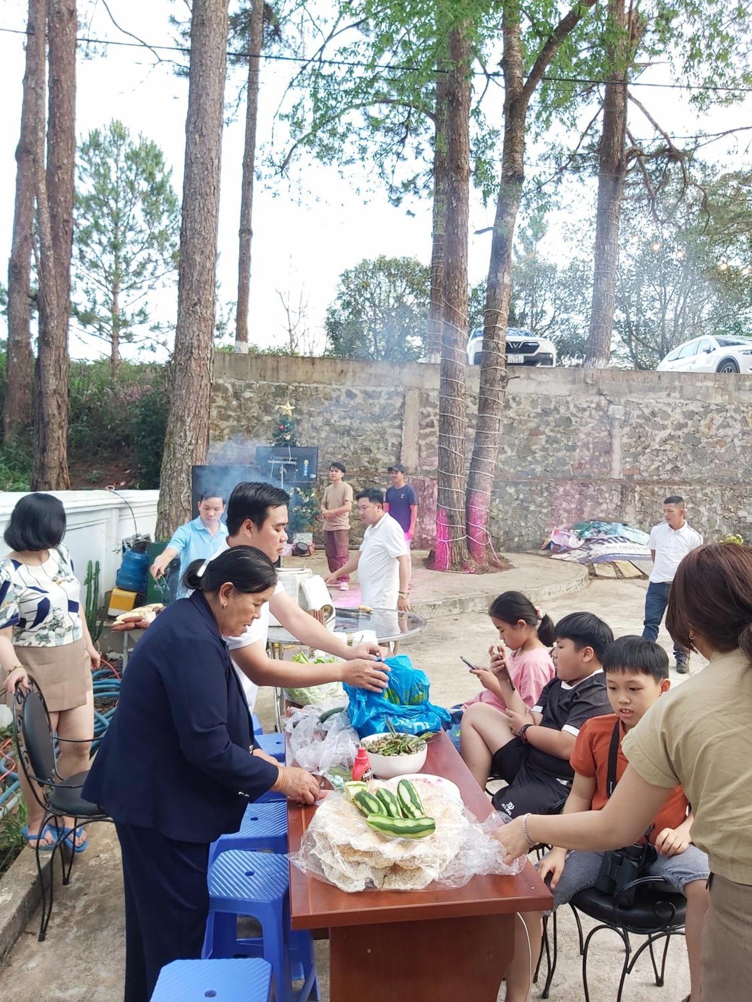 Khach San Hung Viet Hotel Kon Tum Luaran gambar