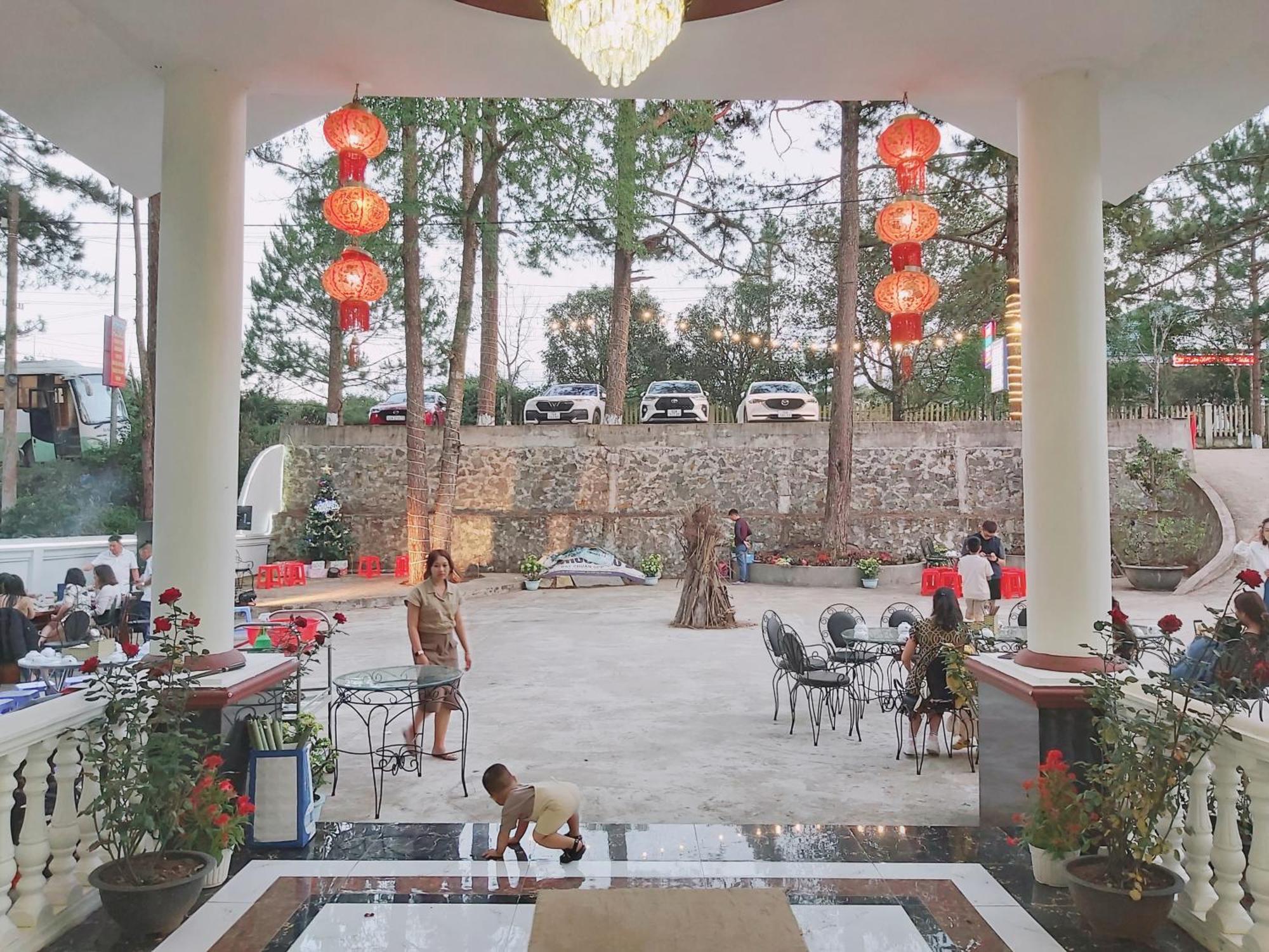 Khach San Hung Viet Hotel Kon Tum Luaran gambar